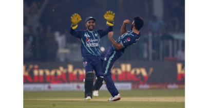 Pakistan beats England by 6 runs in 5th T20