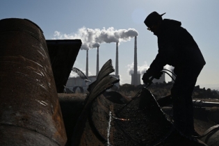 China backpedals on climate promises as economy slows