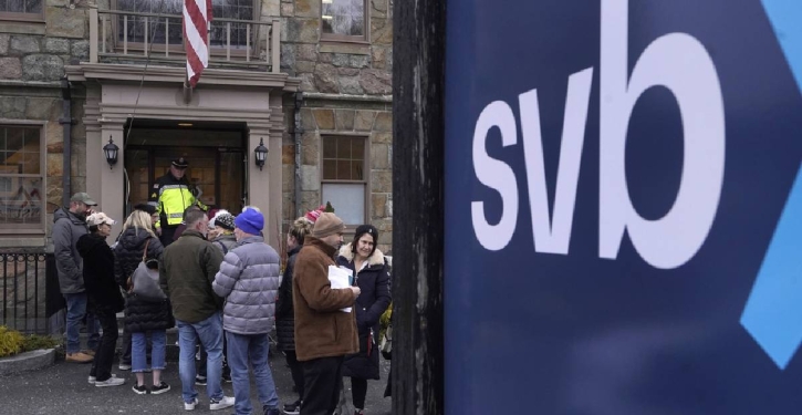Americans’ faith in banks low after failures: Poll Americans’ faith in banks low after failures: Poll
