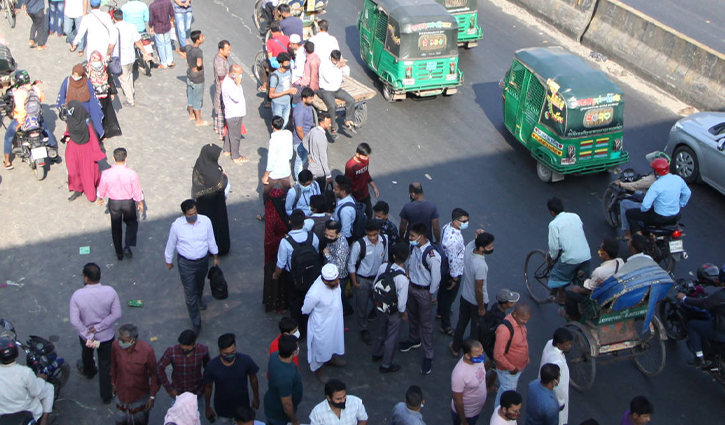 Students suffer most on streets amid transport strike Students suffer most on streets amid transport strike