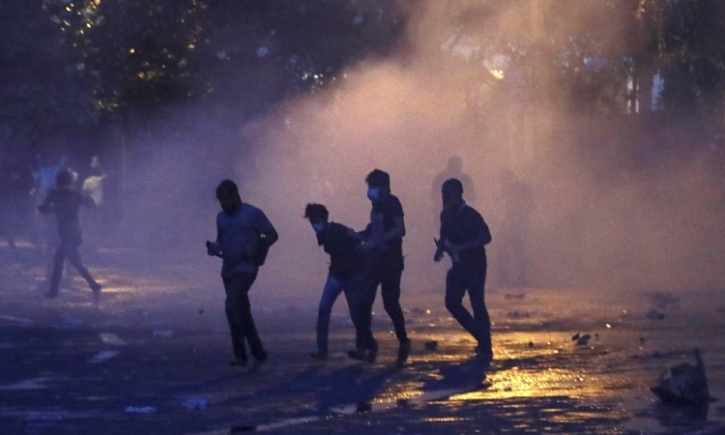 Sri Lanka imposes curfew as cops fire tear gas at protesters Sri Lanka imposes curfew as cops fire tear gas at protesters