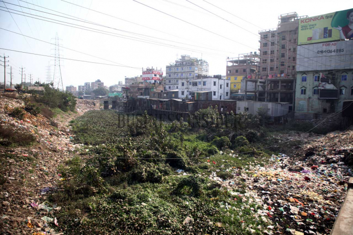 Encroachment, pollution put Buriganga river in death throes Encroachment, pollution put Buriganga river in death throes