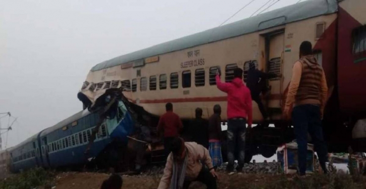 Train derails in Jalpaiguri, dozens feared dead