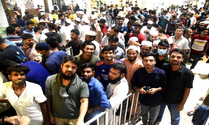 Huge crowd as sale of advance train ticket for Eid begins