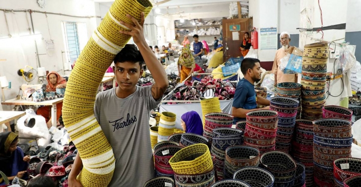 In Photos: Tupi makers busy ahead of Eid-ul-Fitr