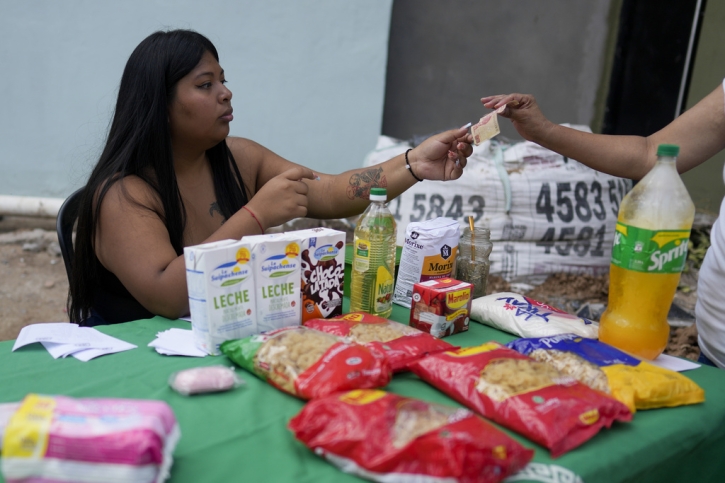 Argentines struggle to make ends meet amid 100% inflation Argentines struggle to make ends meet amid 100% inflation