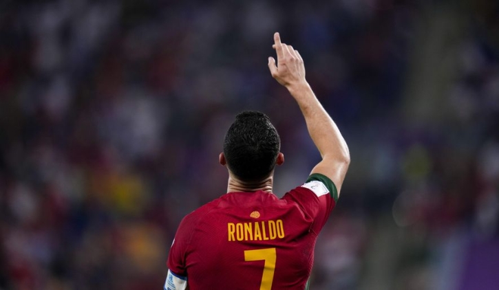 Ronaldo offered $225mn from Saudi club Al Nassr after Manchester United exit Ronaldo offered $225mn from Saudi club Al Nassr after Manchester United exit