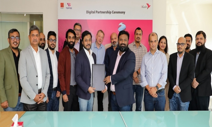 bKash ties up with Banglalink to facilitate World Cup live streaming on Toffee