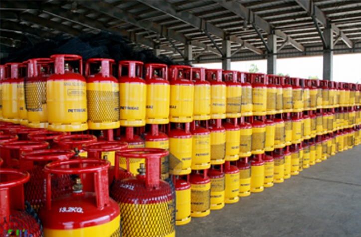 12-kg LPG price hiked by Tk 12