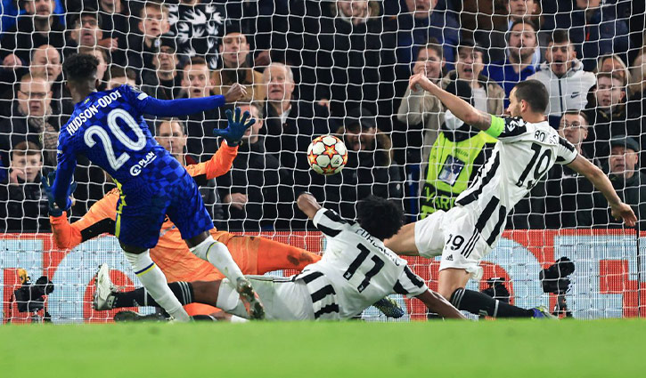 Chelsea crush Juventus to reach UCL last 16