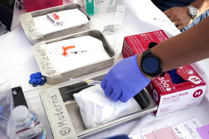 FDA’s advisers back plan to simplify Covid-19 vaccinations FDA’s advisers back plan to simplify Covid-19 vaccinations