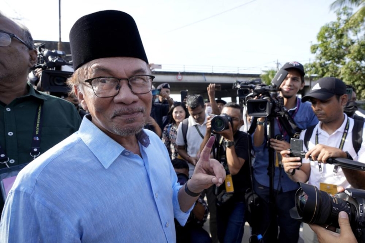 Reformist leader Anwar named prime minister of Malaysia Reformist leader Anwar named prime minister of Malaysia