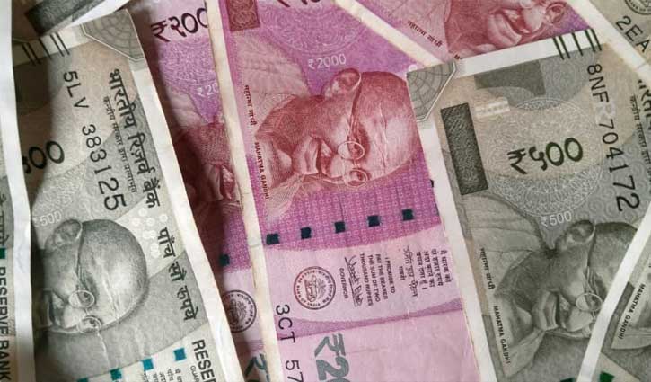 Indian rupee hits record low of 81.62 against USD Indian rupee hits record low of 81.62 against USD