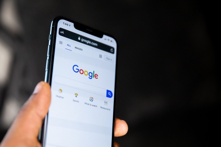 Google Search for mobile gets continuous scrolling feature