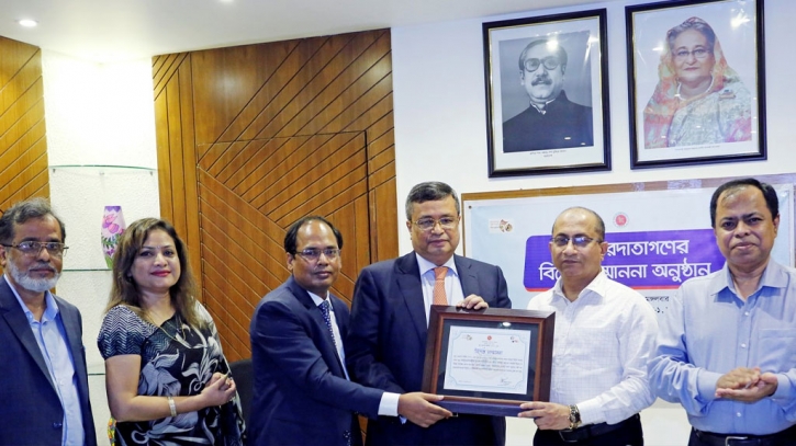 IFIC Bank recognised as one of top taxpayers IFIC Bank recognised as one of top taxpayers