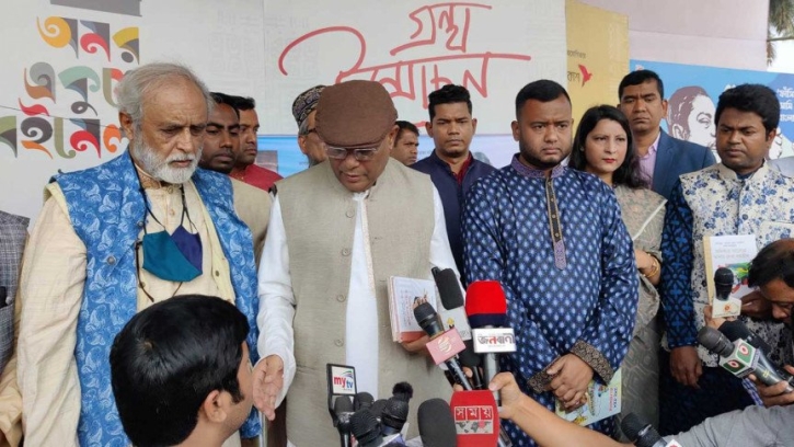 পাঠ্যপুস্তক নিয়ে বিভ্রান্তি ছড়ালে ব্যবস্থা নেওয়া হবে : তথ্যমন্ত্রী পাঠ্যপুস্তক নিয়ে বিভ্রান্তি ছড়ালে ব্যবস্থা নেওয়া হবে : তথ্যমন্ত্রী