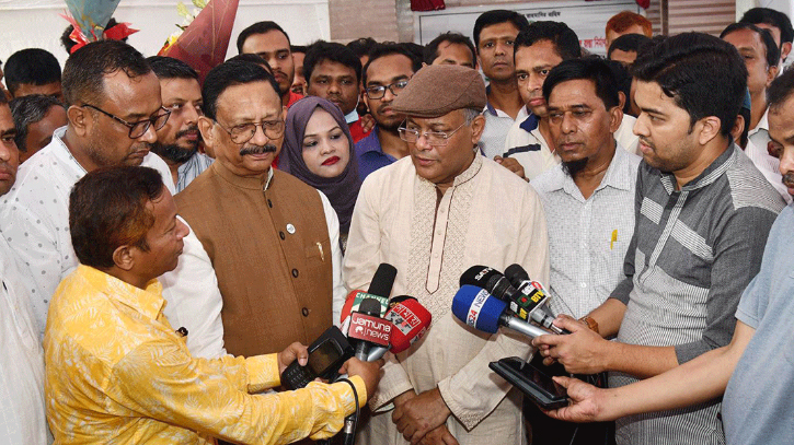 সরকারকে টেনে নামানোর হুমকি এখন কৌতুক : তথ্যমন্ত্রী সরকারকে টেনে নামানোর হুমকি এখন কৌতুক : তথ্যমন্ত্রী