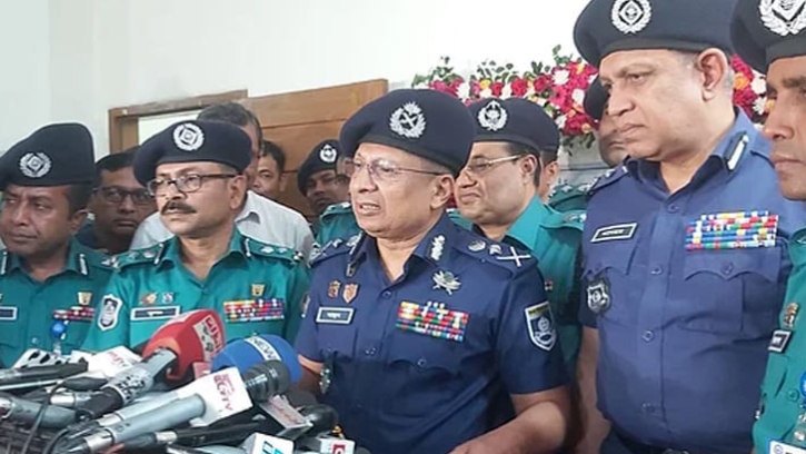 আরাভের সঙ্গে সাবেক পুলিশ কর্মকর্তার সম্পর্ক খতিয়ে দেখা হচ্ছে : আইজিপি আরাভের সঙ্গে সাবেক পুলিশ কর্মকর্তার সম্পর্ক খতিয়ে দেখা হচ্ছে : আইজিপি