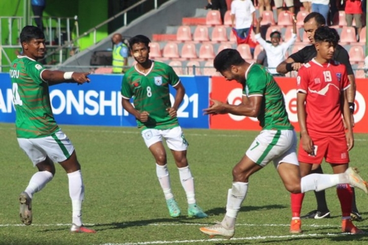 রেফারির বিতর্কিত সিদ্ধান্তে ছিটকে গেল বাংলাদেশ রেফারির বিতর্কিত সিদ্ধান্তে ছিটকে গেল বাংলাদেশ