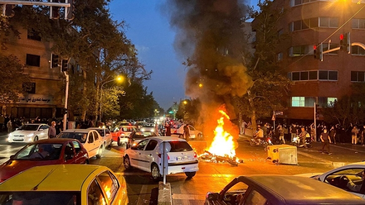ইরানের ‘মোরালিটি পুলিশের’ কার্যক্রম বন্ধ ইরানের ‘মোরালিটি পুলিশের’ কার্যক্রম বন্ধ