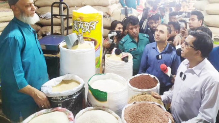 কারওয়ানবাজারে ভোক্তা অধিদপ্তরের অভিযান কারওয়ানবাজারে ভোক্তা অধিদপ্তরের অভিযান