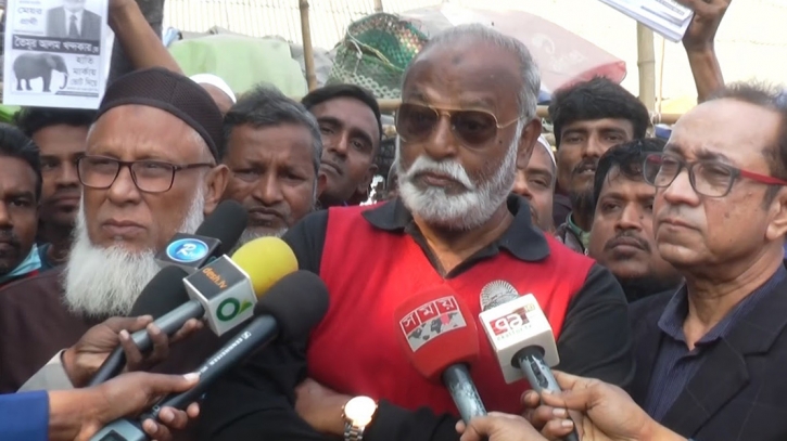 ‘আমার কর্মীদের আটক করা হচ্ছে’ ‘আমার কর্মীদের আটক করা হচ্ছে’