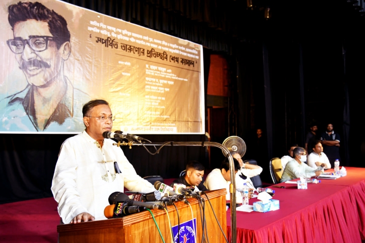 মূল্যবৃদ্ধির পরও দেশে জ্বালানি তেলের দাম আশেপাশের দেশের তুলনায় কম: তথ্যমন্ত্রী মূল্যবৃদ্ধির পরও দেশে জ্বালানি তেলের দাম আশেপাশের দেশের তুলনায় কম: তথ্যমন্ত্রী
