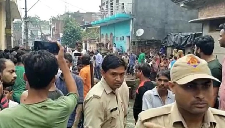 উত্তরপ্রদেশে দেয়াল ধসের পৃথক দুটি ঘটনায় নিহত ১০ উত্তরপ্রদেশে দেয়াল ধসের পৃথক দুটি ঘটনায় নিহত ১০