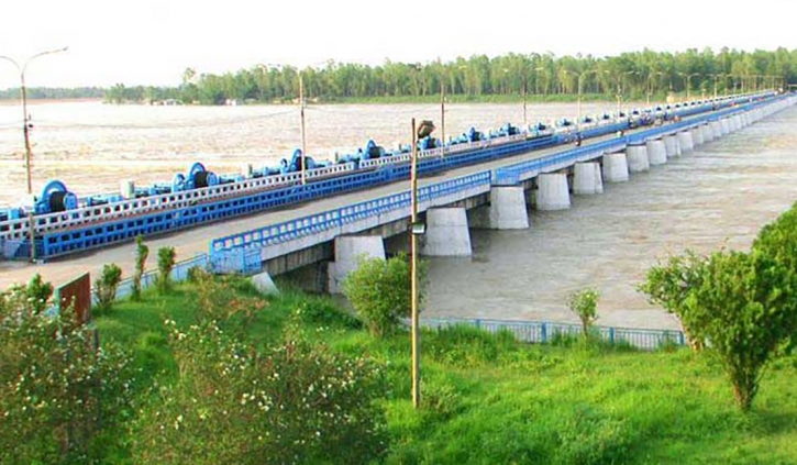 তিস্তা ব্যারেজের ৪৪ গেট খুলে দেওয়া হয়েছে তিস্তা ব্যারেজের ৪৪ গেট খুলে দেওয়া হয়েছে