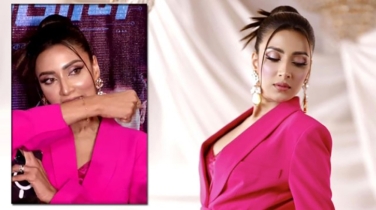 সিনেমা দেখে মিমকে স্বর্ণের ব্রেসলেট উপহার দিলেন ভক্ত
