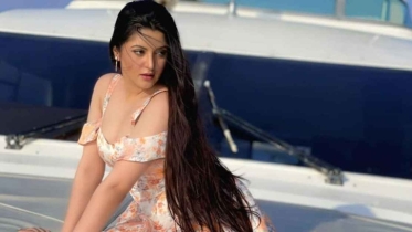 পরীমণির ওয়েব সিরিজ বন্ধ করতে আইনি নোটিশ