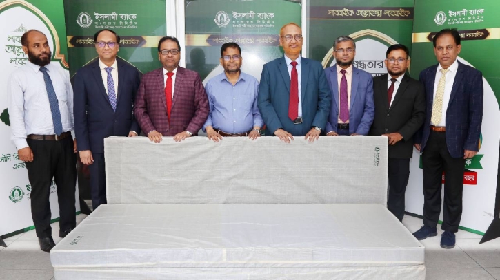 Islami Bank hands over gift items for Hajj pilgrims Islami Bank hands over gift items for Hajj pilgrims