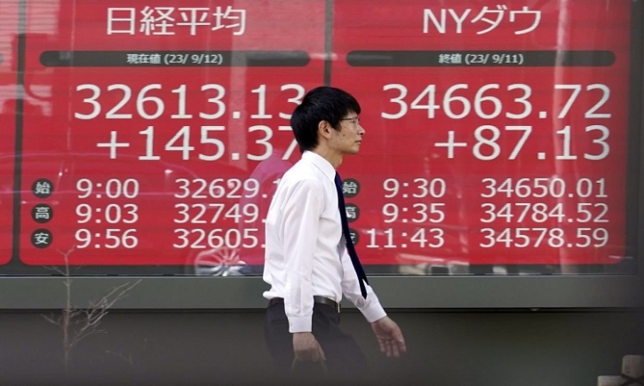 Markets drop as traders prepare for Fed decision Markets drop as traders prepare for Fed decision