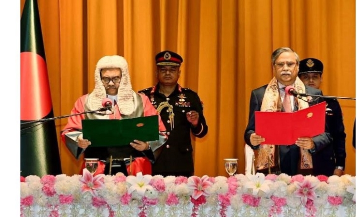 President administers oath to new Chief Justice Obaidul Hassan President administers oath to new Chief Justice Obaidul Hassan