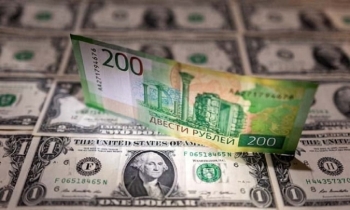 Dollar rises to 97 rubles, euro grows to 102.35 rubles on Moscow exchange