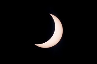 ‘Awesome’ solar eclipse wows viewers in Australia, Indonesia