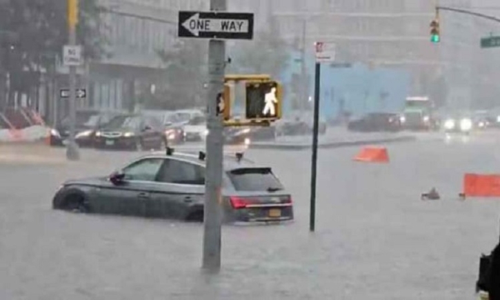 New York flooded by heavy rains, subway partly paralyzed New York flooded by heavy rains, subway partly paralyzed