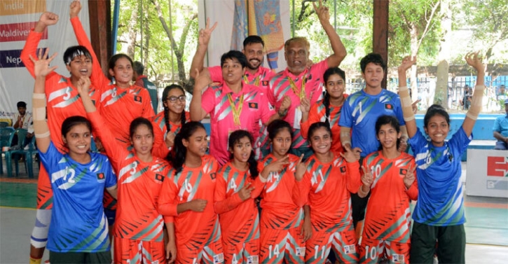 IHF Trophy Women’s Handball: Bangladesh emerge champions in Youth (U-17) group beating India IHF Trophy Women’s Handball: Bangladesh emerge champions in Youth (U-17) group beating India
