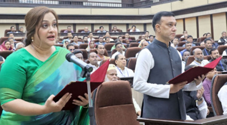 দুই সিটির নবনির্বাচিত মেয়ররা শপথ নিলেন দুই সিটির নবনির্বাচিত মেয়ররা শপথ নিলেন