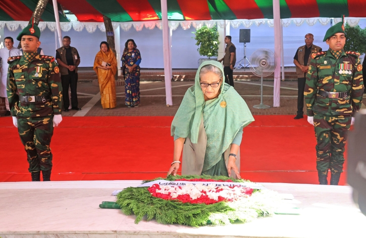 বঙ্গবন্ধুর প্রতি প্রধানমন্ত্রীর শ্রদ্ধা