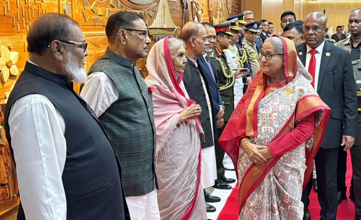 দিল্লির উদ্দেশে ঢাকা ছাড়লেন প্রধানমন্ত্রী দিল্লির উদ্দেশে ঢাকা ছাড়লেন প্রধানমন্ত্রী
