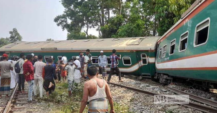 কুমিল্লায় বিজয় এক্সপ্রেসের ৭ বগি লাইনচ্যুত, আহত অনেকে