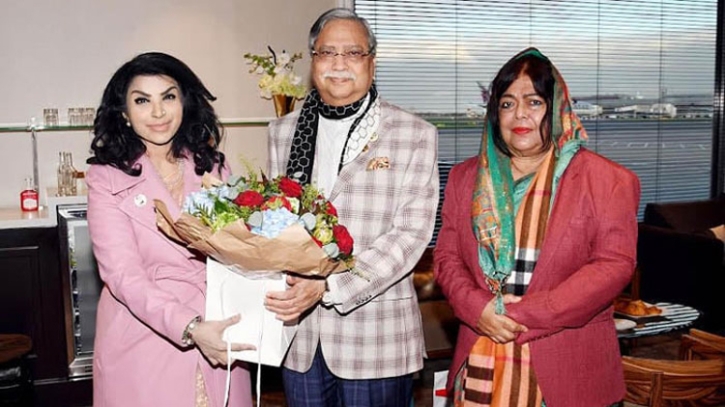 দুবাই থেকে লন্ডনে পৌঁছেছেন রাষ্ট্রপতি দুবাই থেকে লন্ডনে পৌঁছেছেন রাষ্ট্রপতি