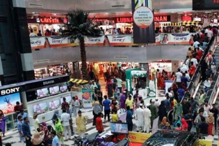 শপিংমলে বাড়ছে ভিড়
