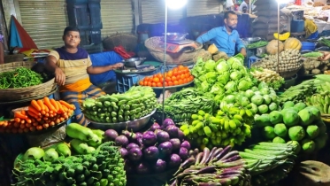 বৃষ্টির প্রভাবে অস্থির বাজার
