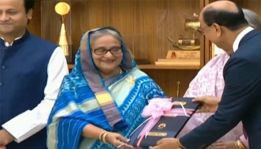 এইচএসসির ফল প্রধানমন্ত্রীর কাছে হস্তান্তর  