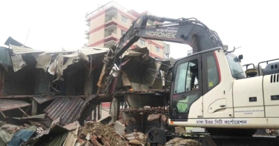 সাদিক এগ্রোর পুরো খামার গুঁড়িয়ে দিল ডিএনসিসি
