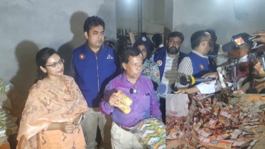 বাড্ডায় রং-চিনি মিশিয়ে তৈরি হচ্ছিল নকল ট্যাং ও শিশু খাদ্য, অবশেষে ধরা