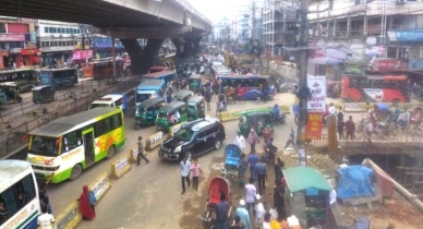 চট্টগ্রামে তীব্র যানজটে ‘হরতাল’ চলছে