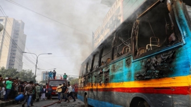 গেল ২৪ ঘণ্টায় ১২ যানবাহ‌নে আগুন